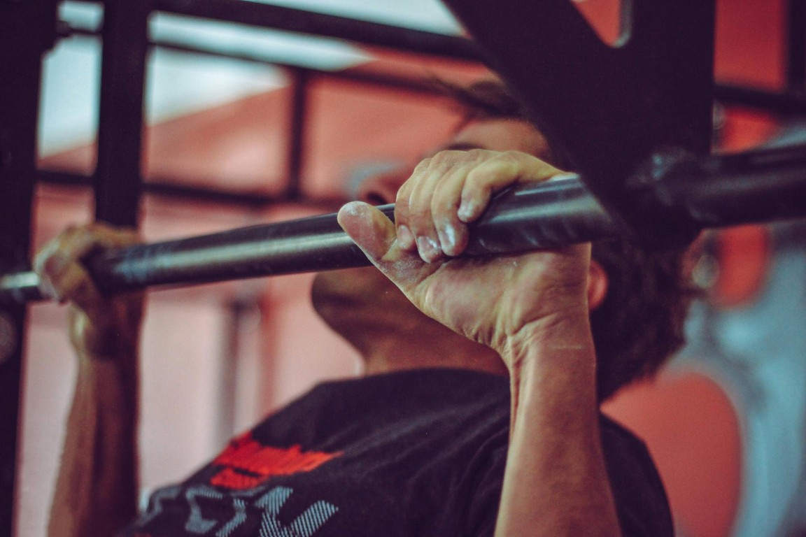 Just Hang: Benefits of Hanging From Pullup Bar