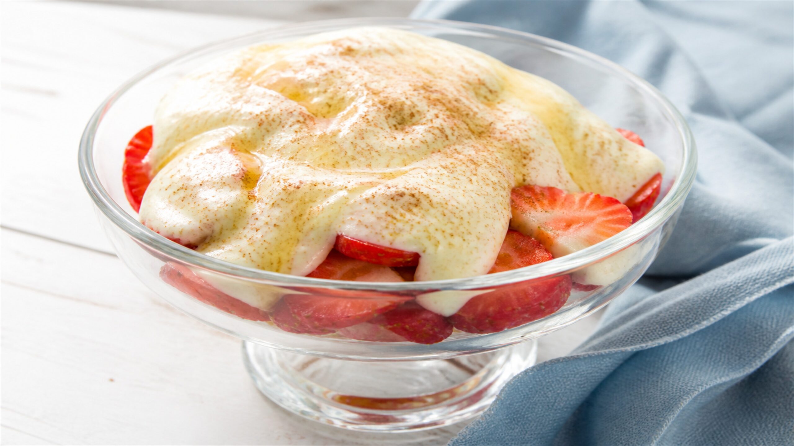 Fresh strawberries topped with banana yogurt cream, honey and cinnamon